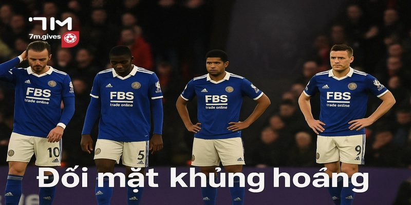 Leicester City chìm sâu trong khủng hoảng sau thất bại trước Liverpool.